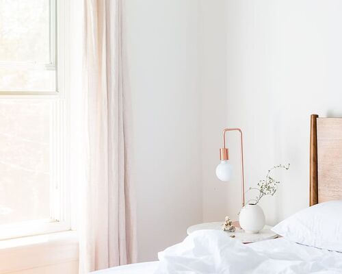 apartment-bed-bedroom-comfort