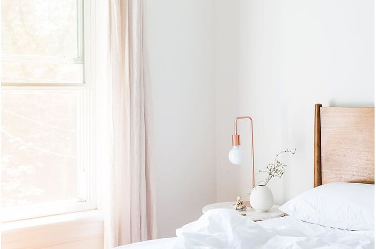 apartment-bed-bedroom-comfort