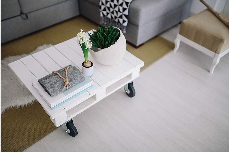 magazines-white-table-wooden