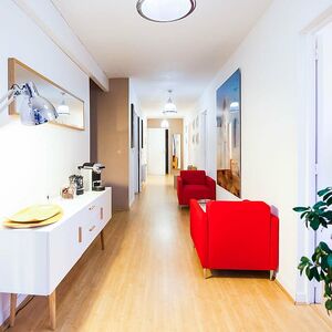 armchair-bright-coffee-room-colors