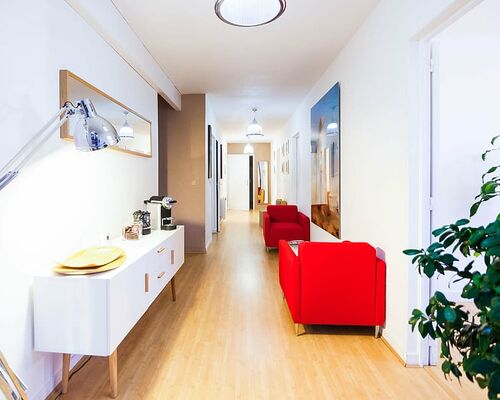 armchair-bright-coffee-room-colors